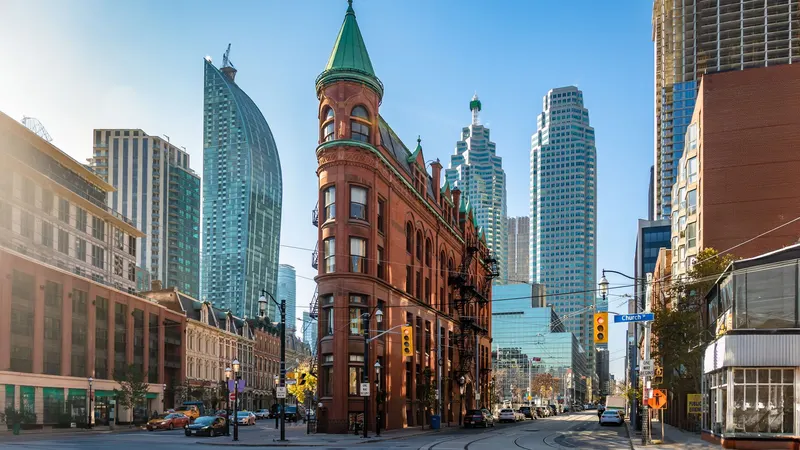 Una imágen de una parte de Montreal tomada al atardecer