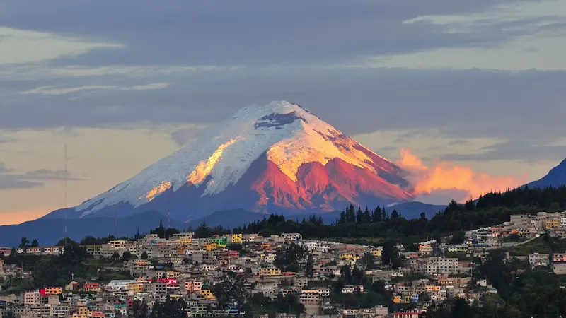 Una montaña nevada en Ecuador